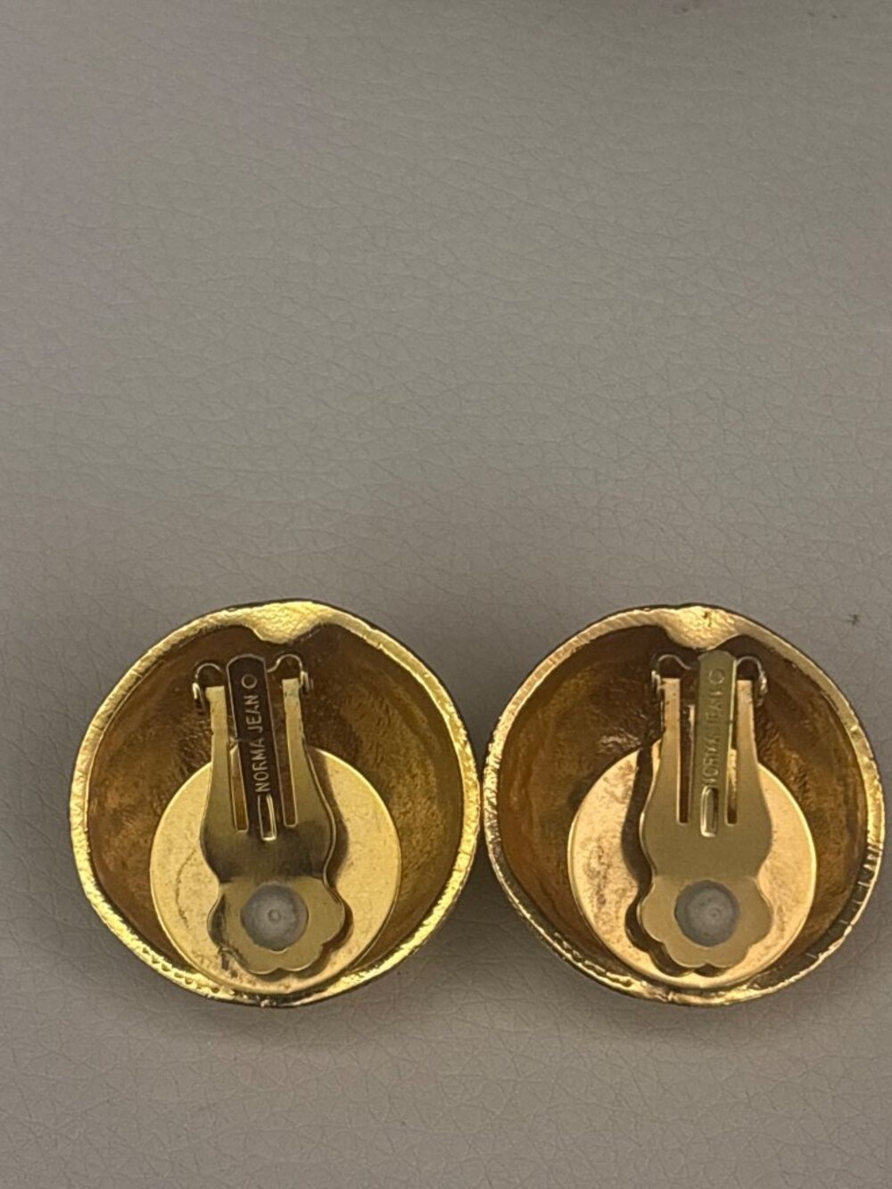 Vintage Norma Jean Gold-Tone Textured Round Clip-On Earrings Retro Statement - Picture 4 of 13